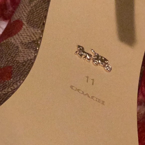Used coach heels but in good condition. - Picture 3 of 3